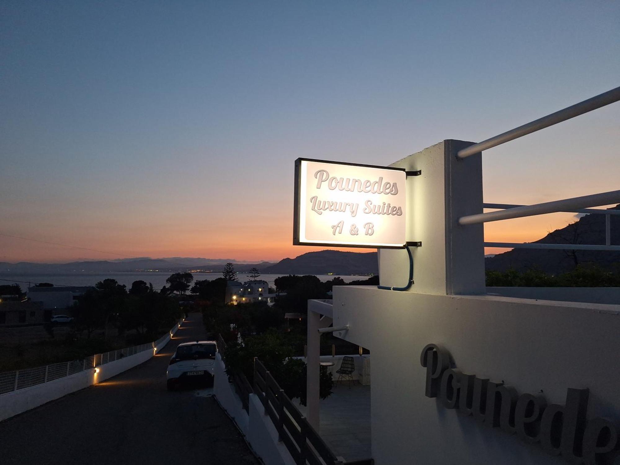 Pounedes Luxury Suites Pefki 外观 照片